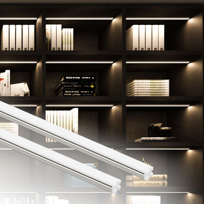 Lumière LED linéaire A2303 montée en surface pour l'installation de la garde-robe et le service de traitement de flexion